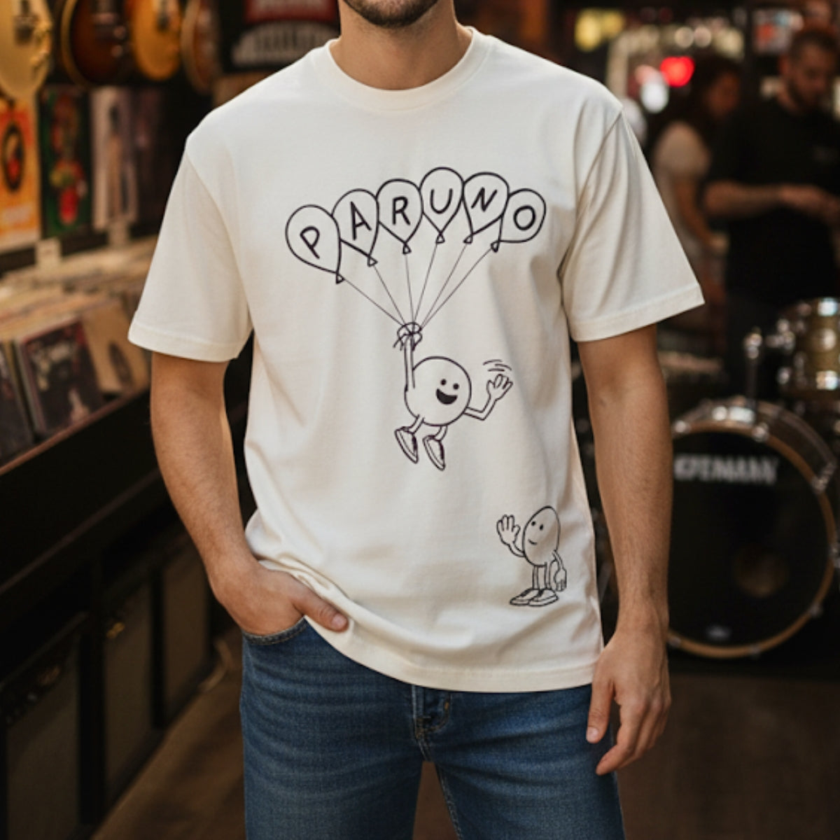 PLAYERA PARUNO GLOBOS + STICKER