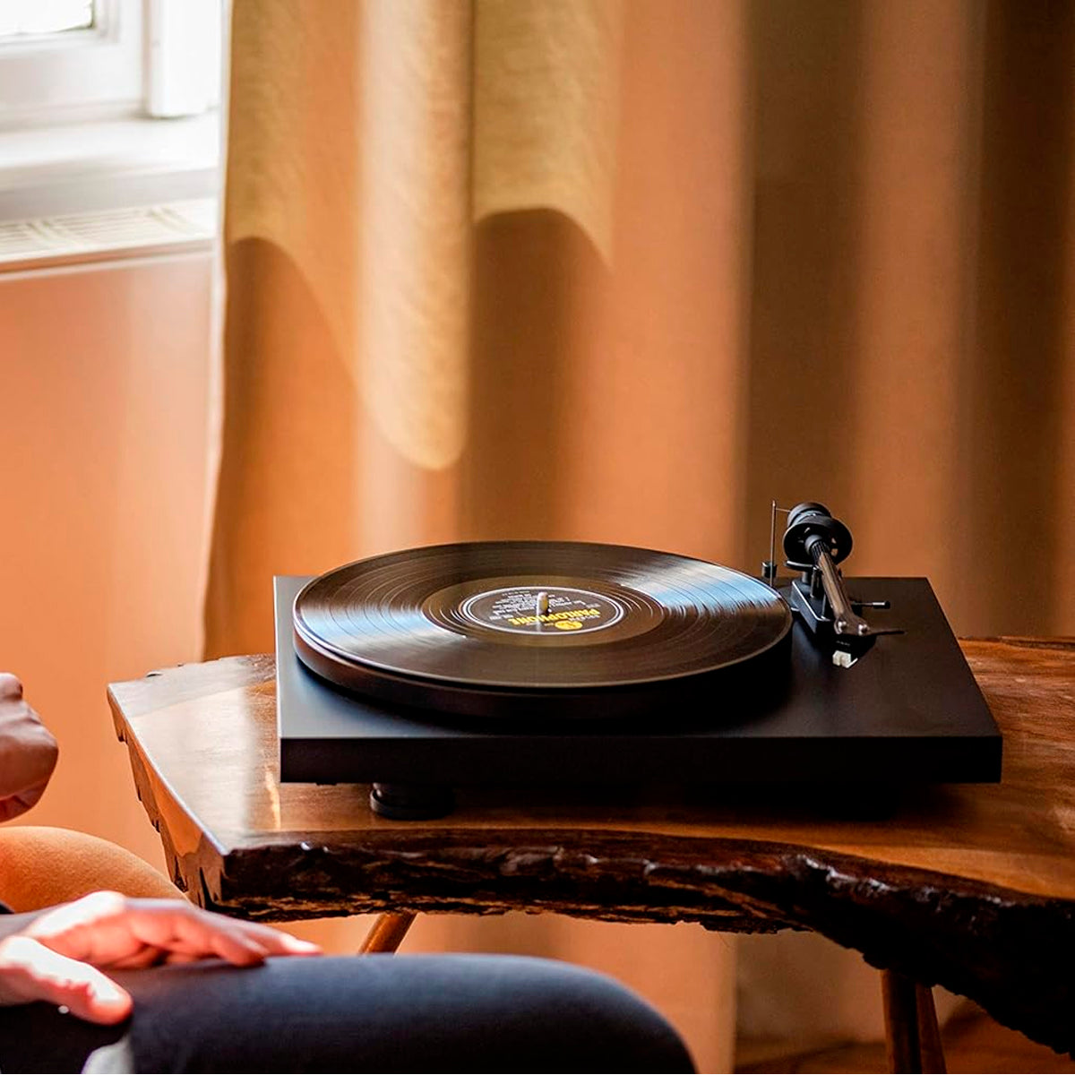 TORNAMESA PROJECT DEBUT CARBON EVO HIGH GLOSS BLACK