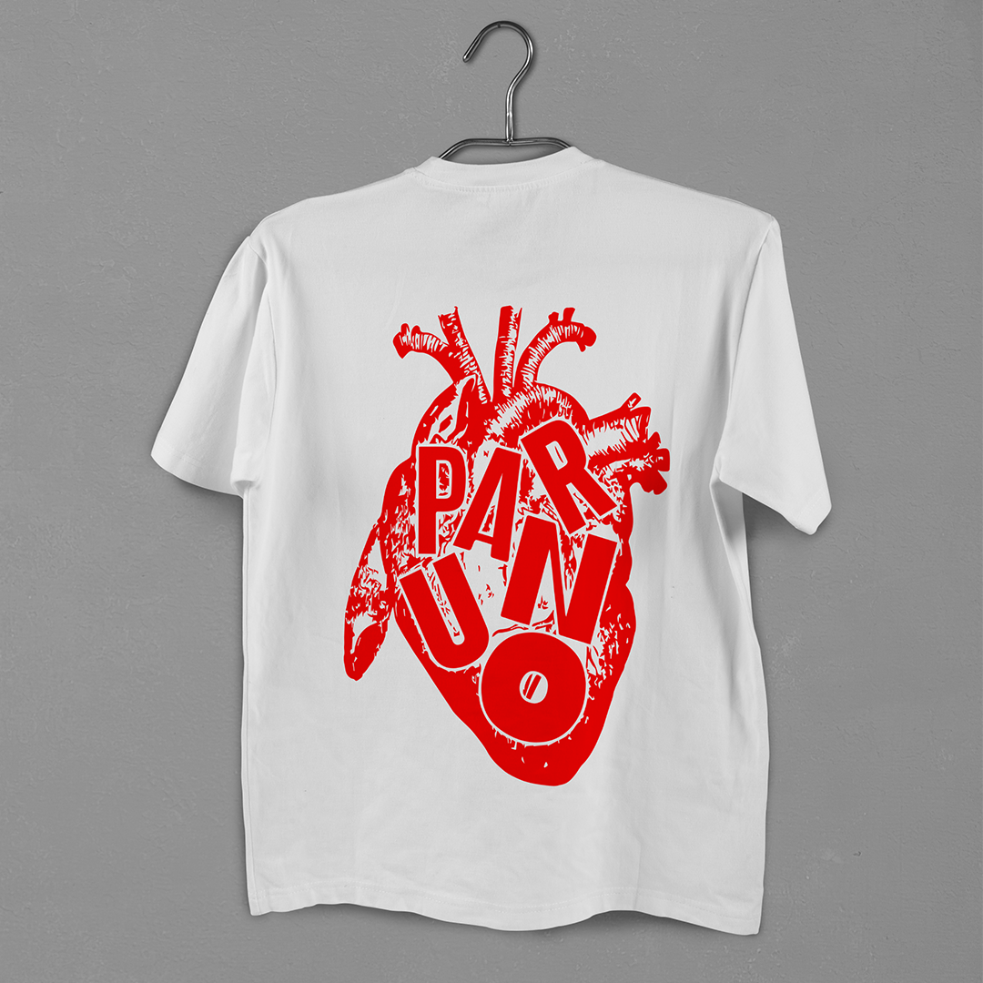 PLAYERA PARUNO CORAZON + STICKER
