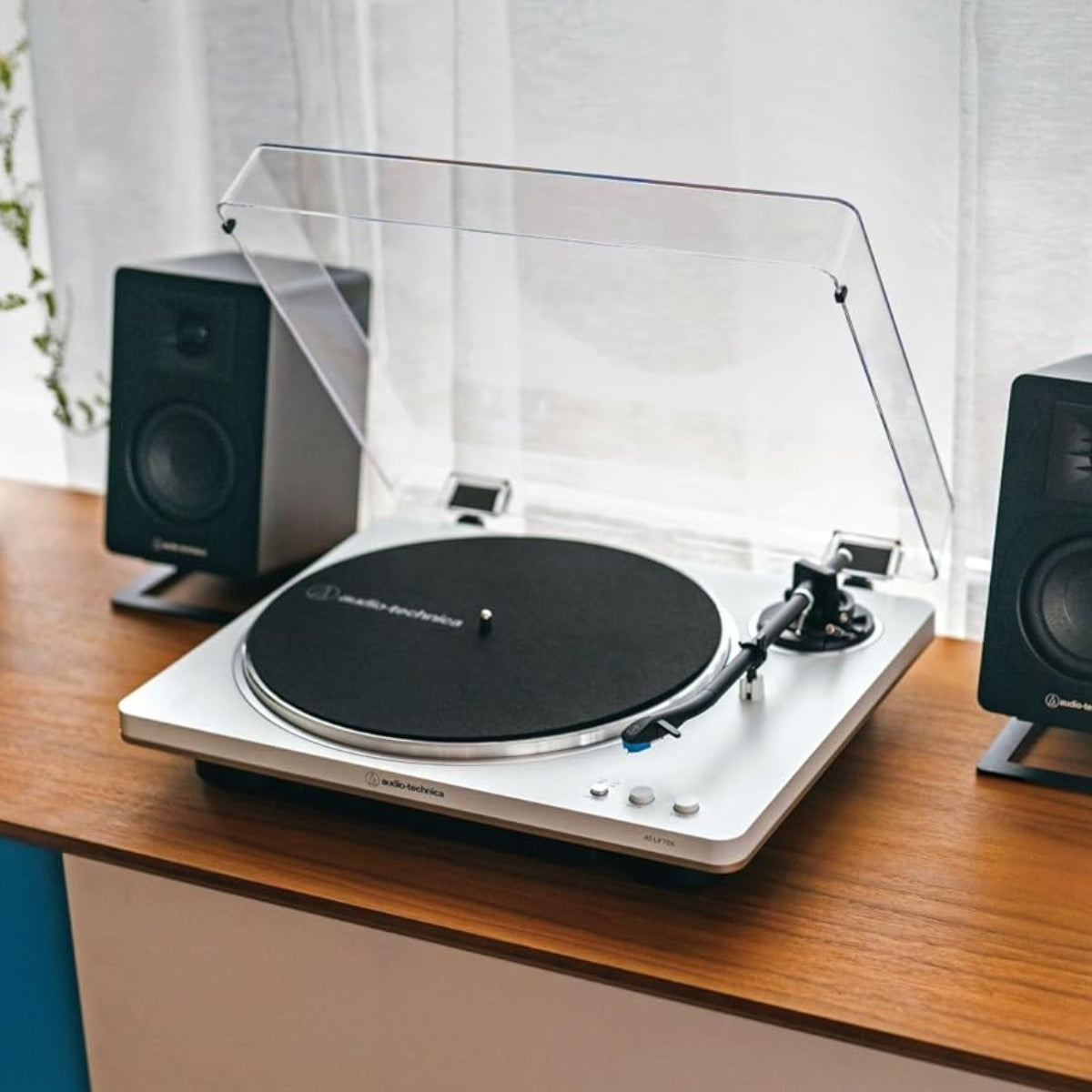 TORNAMESA AUDIOTECHNICA SILVER BLANCA AT-LP70X-WS
