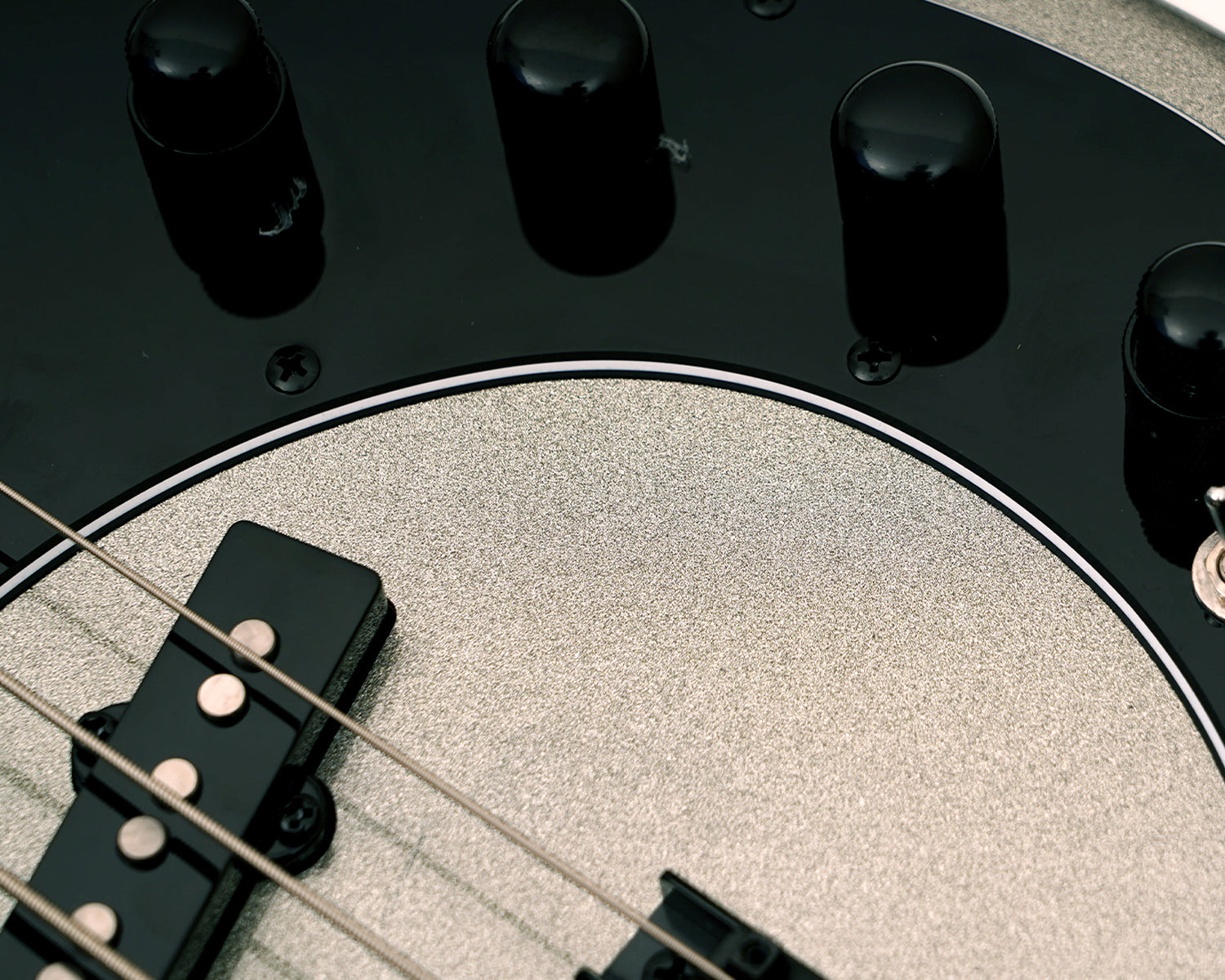 Bajo Eléctrico de 5 Cuerdas Multiescala Tagima Predator Metallic Deep Silver