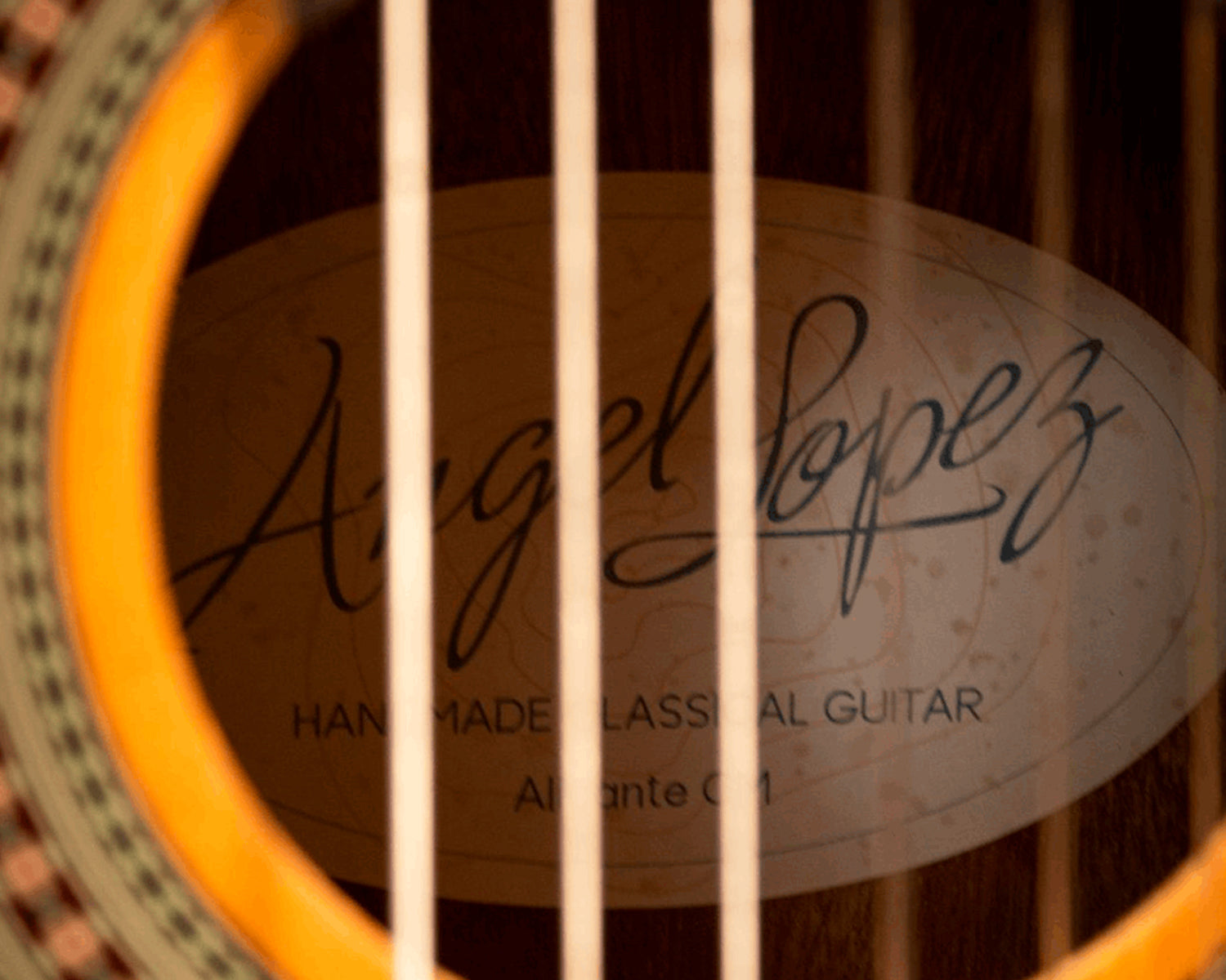 Guitarra Acústica Clásica Angel Lopez Alicante CM Cedar High Gloss con Cuerdas Savarez