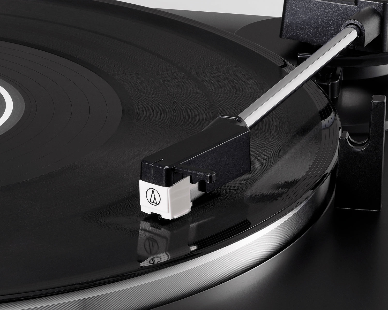 TORNAMESA AUDIOTECHNICA GUNMETAL CON NEGRO AT-LP60X-GM