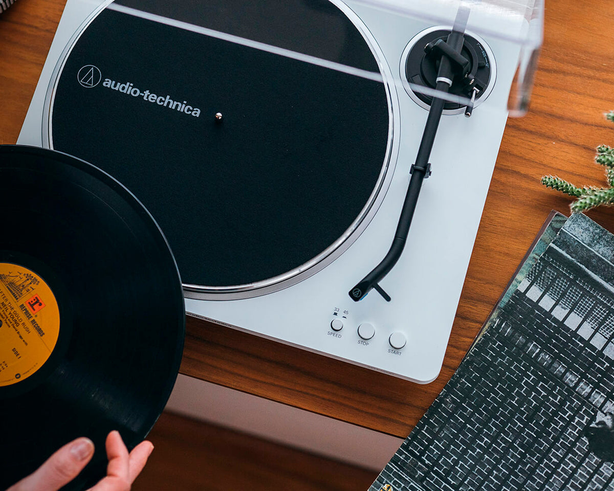 Tornamesa Audio-Technica AT-LP70XBT-WS Bluetooth Automática Blanca/Plata