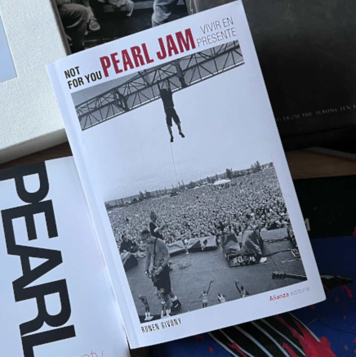 LIBRO NOT FOR YOU PEARL JAM VIVIR EN PRESENTE